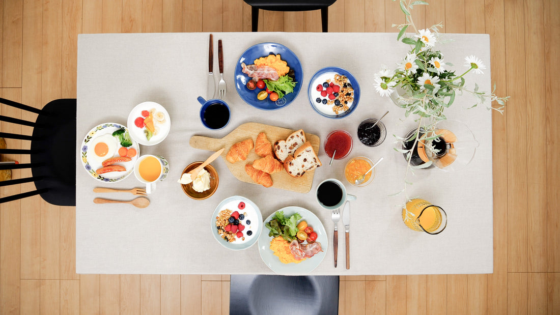 家族で過ごす休日の朝食テーブル