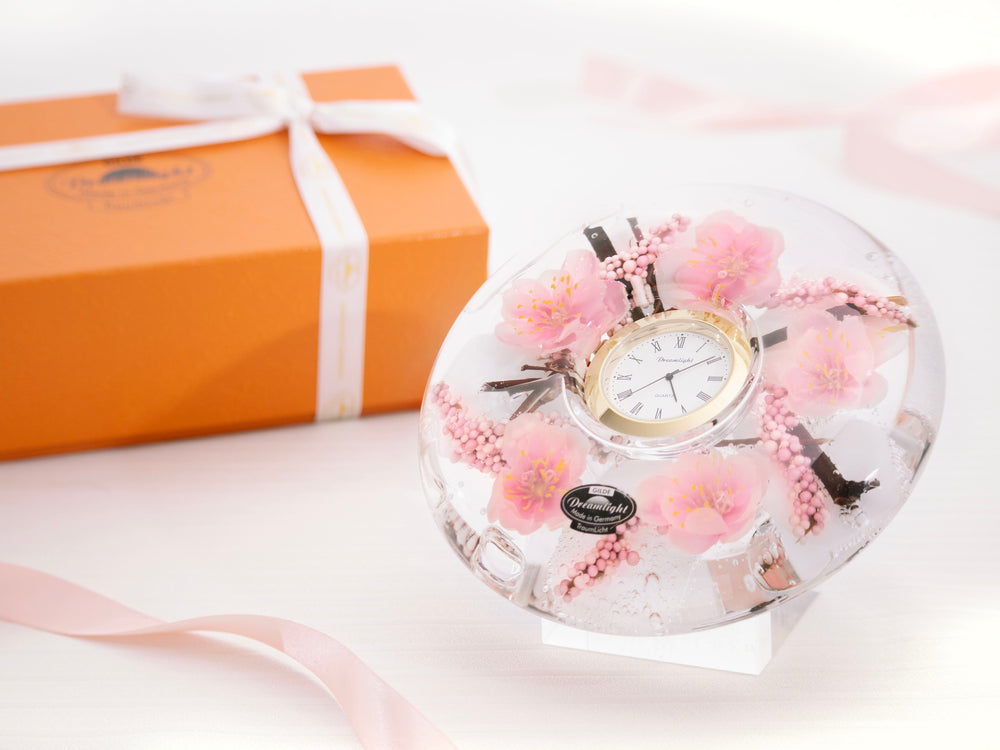 桜がモチーフの華やかな置き時計　