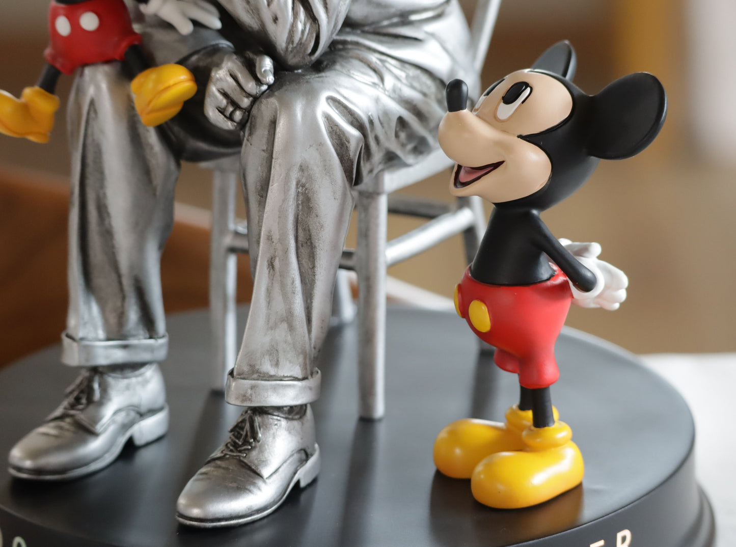 残りわずか！【ディズニー100周年記念】D100 Walt with Mickey Mouse 【enesco】【正規輸入代理店】