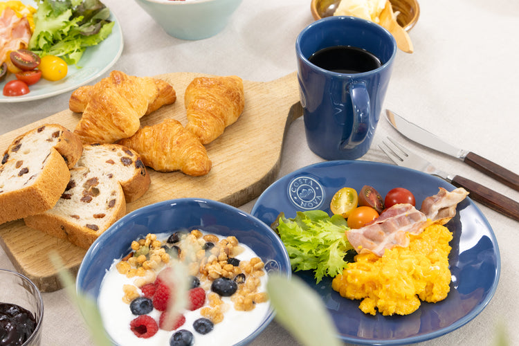 コスタノバ：デニムカラーで揃える朝食